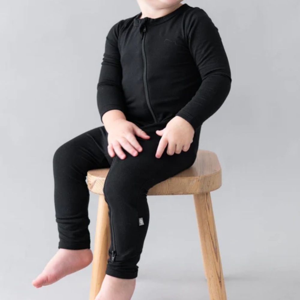 NWOT Kyte Baby Zippered Romper in Midnight